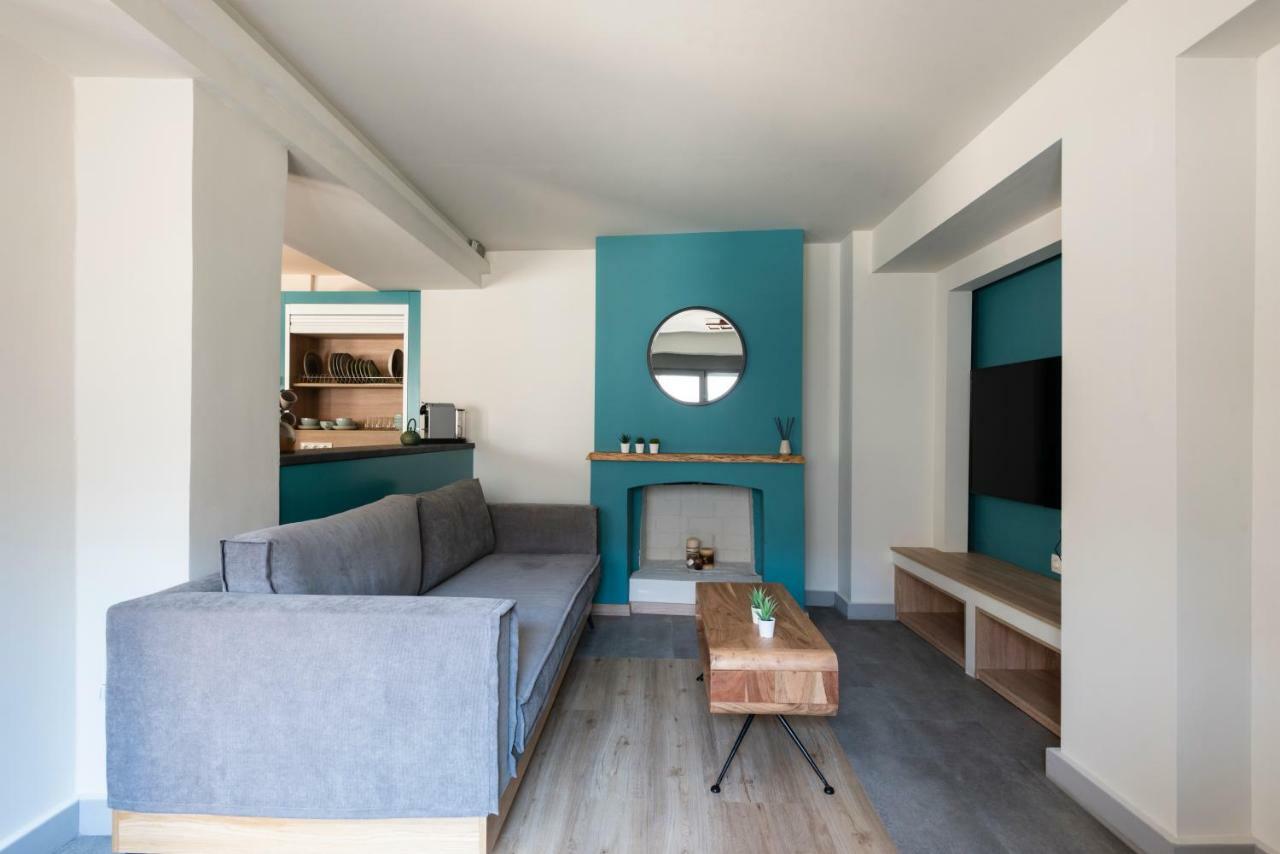 Groundfloor 2Br Apt With Smallyard Near The Heart Of Kalamata Luaran gambar
