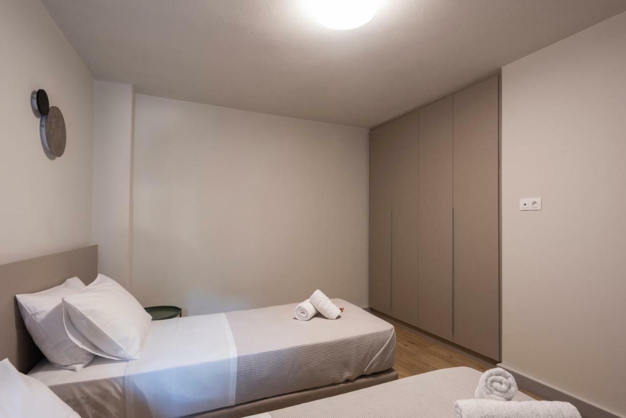 Groundfloor 2Br Apt With Smallyard Near The Heart Of Kalamata Luaran gambar