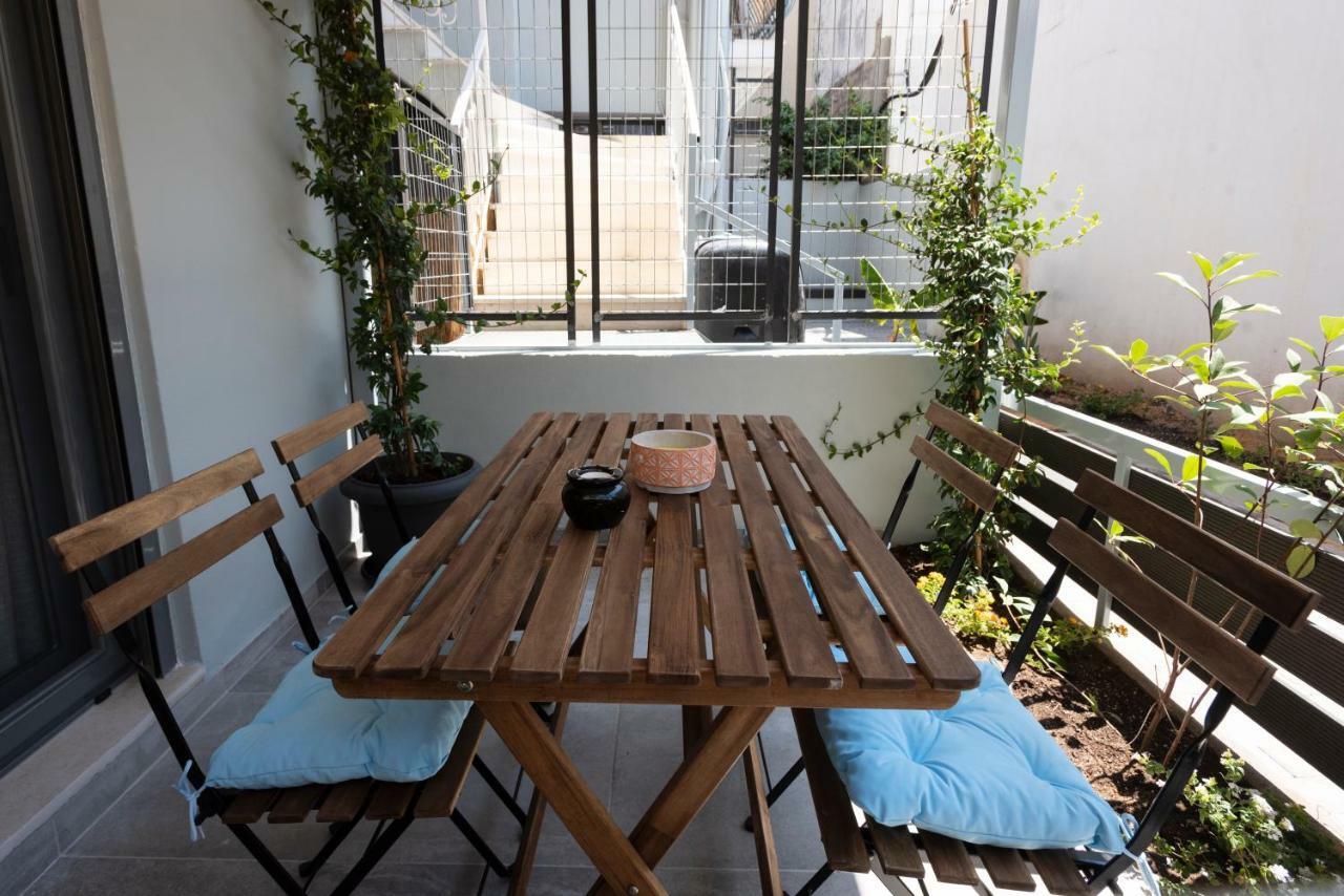 Groundfloor 2Br Apt With Smallyard Near The Heart Of Kalamata Luaran gambar